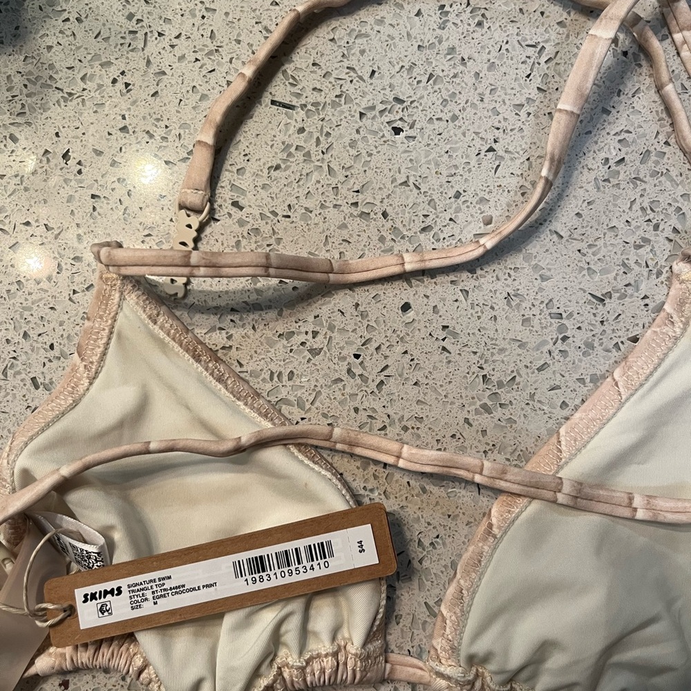 SKIMS SIGNATURE SWIM TRIANGLE BIKINI TOP | EGRET CROCODILE PRINT
